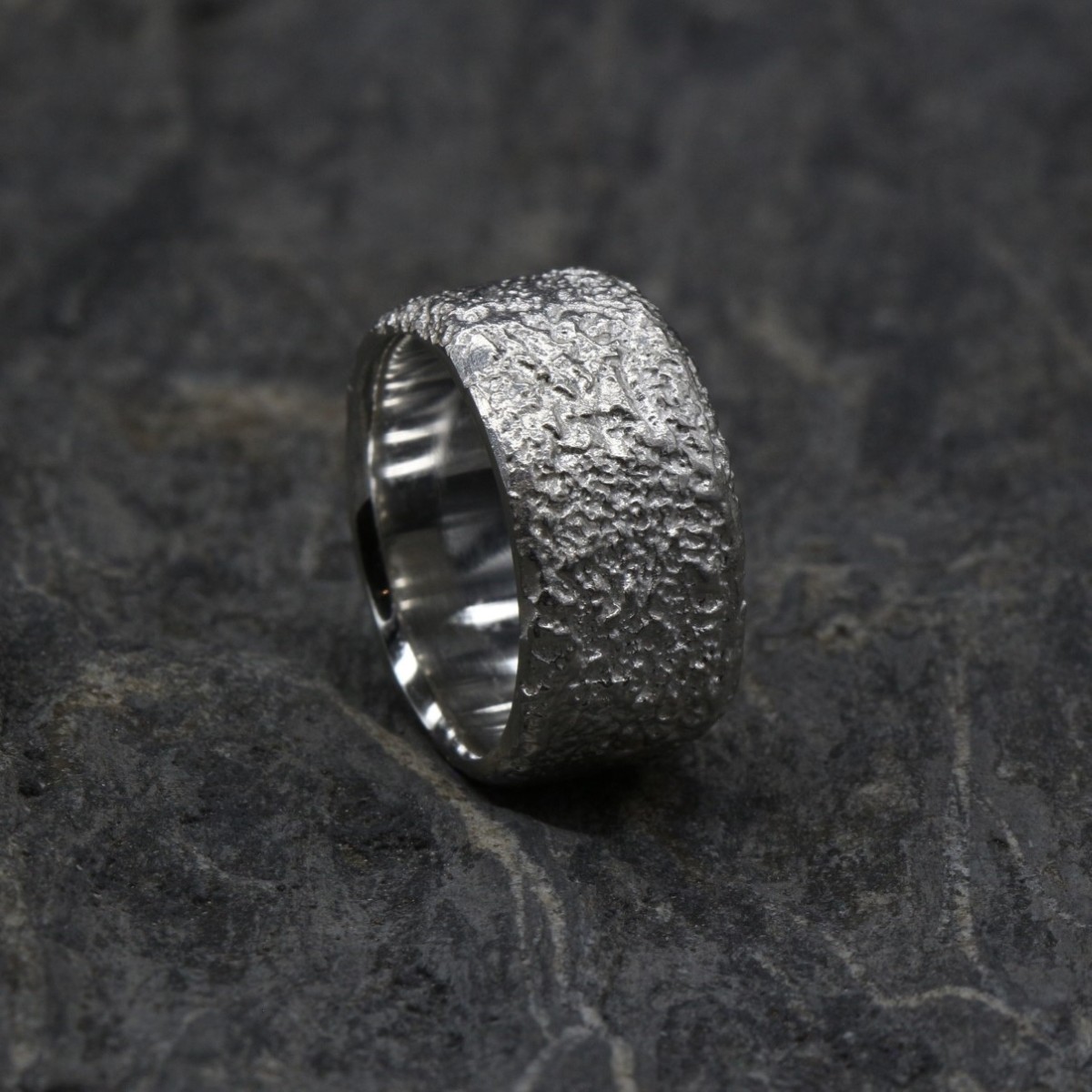 Wide ring Lava
