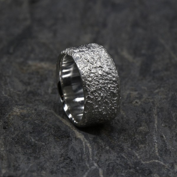 Wide ring Lava