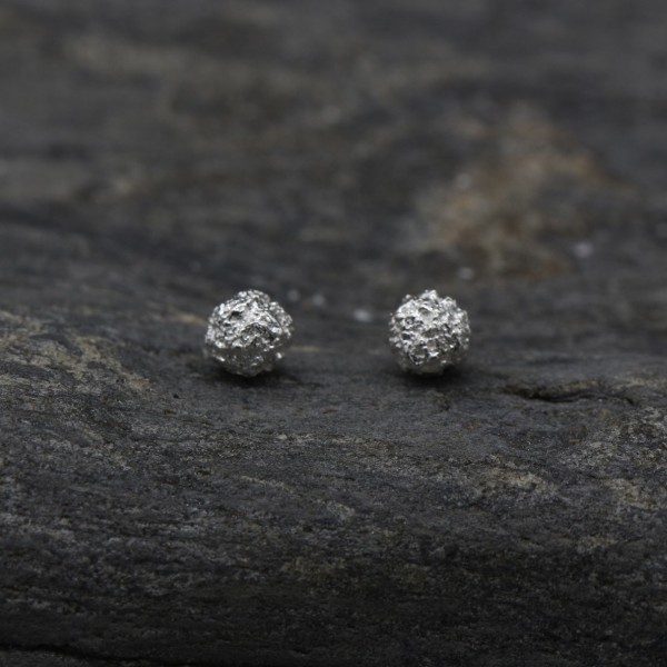 Small ball earrings Lava