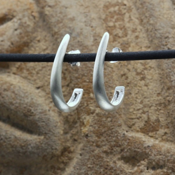 Medium hook earrings Básicos