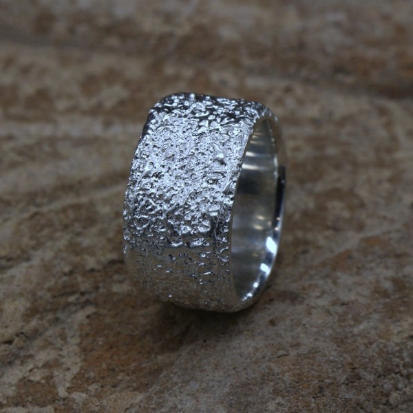 Wide ring Lava